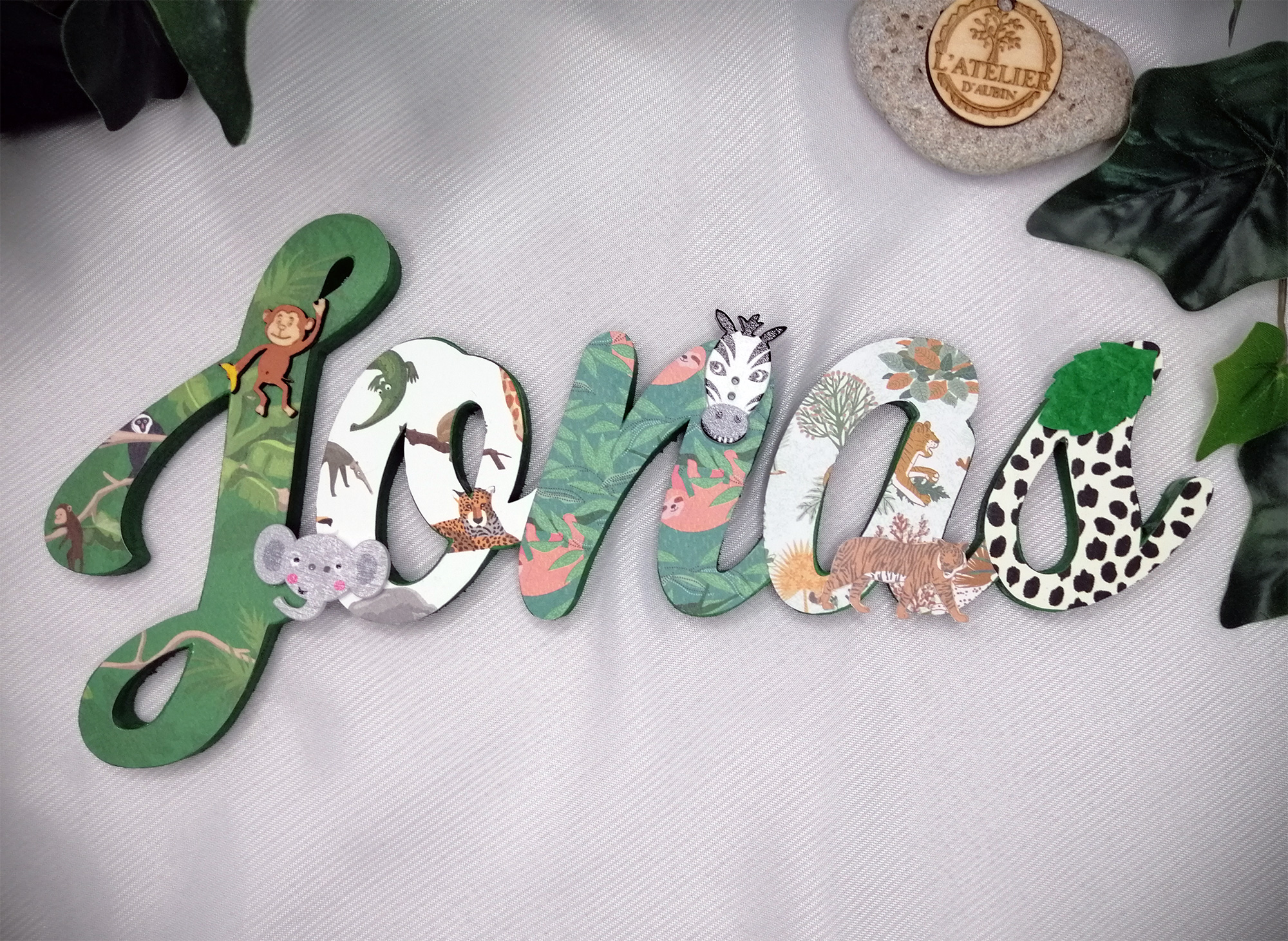 Prénom en bois Jonas thème savane