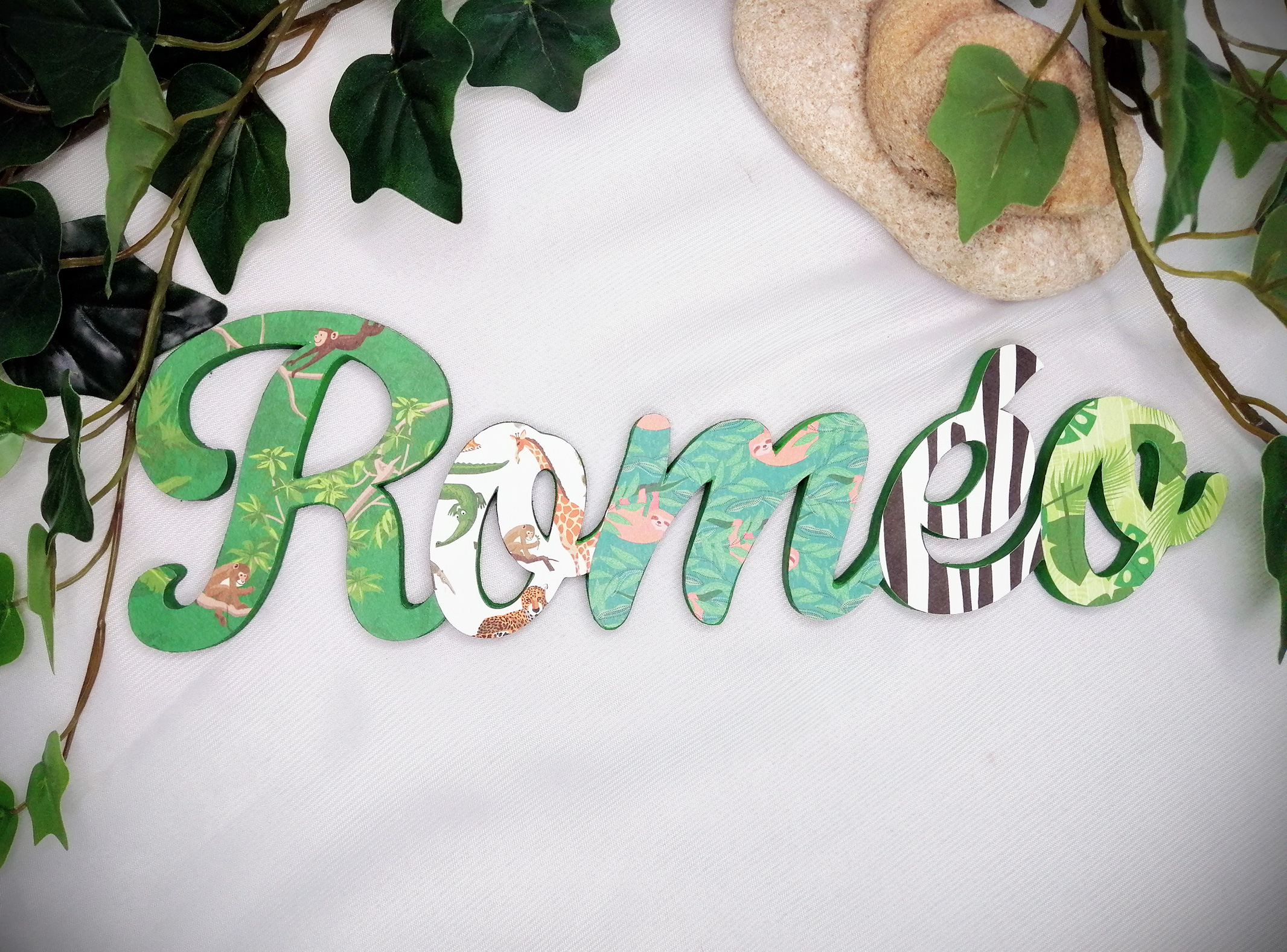 Prénom bois Roméo thème savane