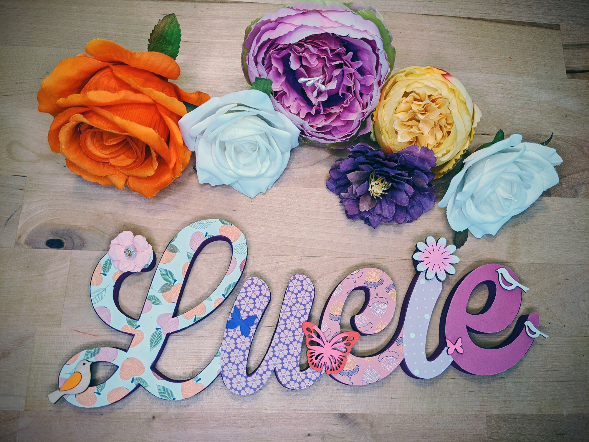 Prénom en bois Lucie thème Rose