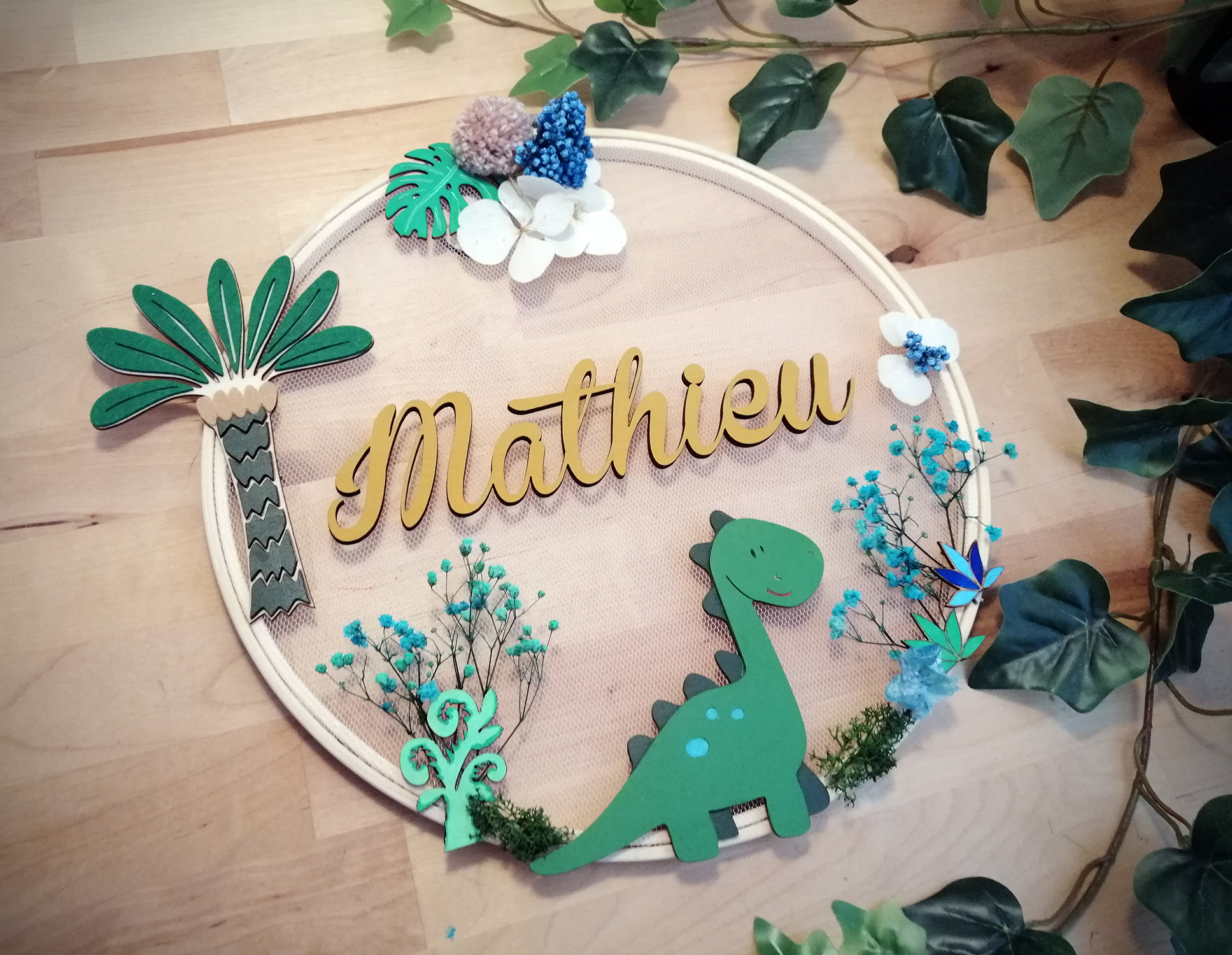 Prénom en bois thème dinosaure