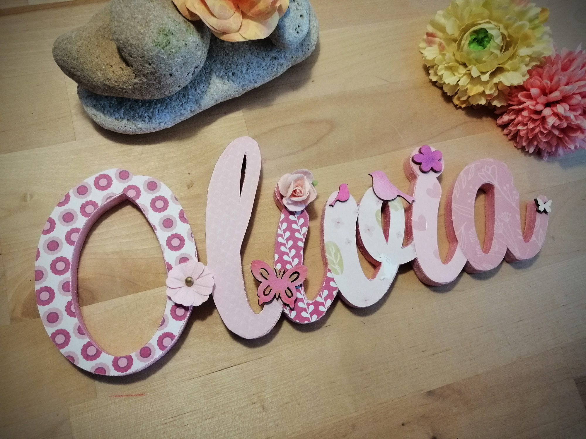 Olivia - Prénom bois - Rose