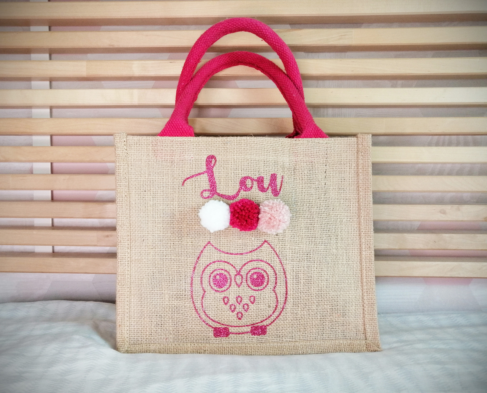 Sac jute enfant avec chouette et pompons prénom Lou