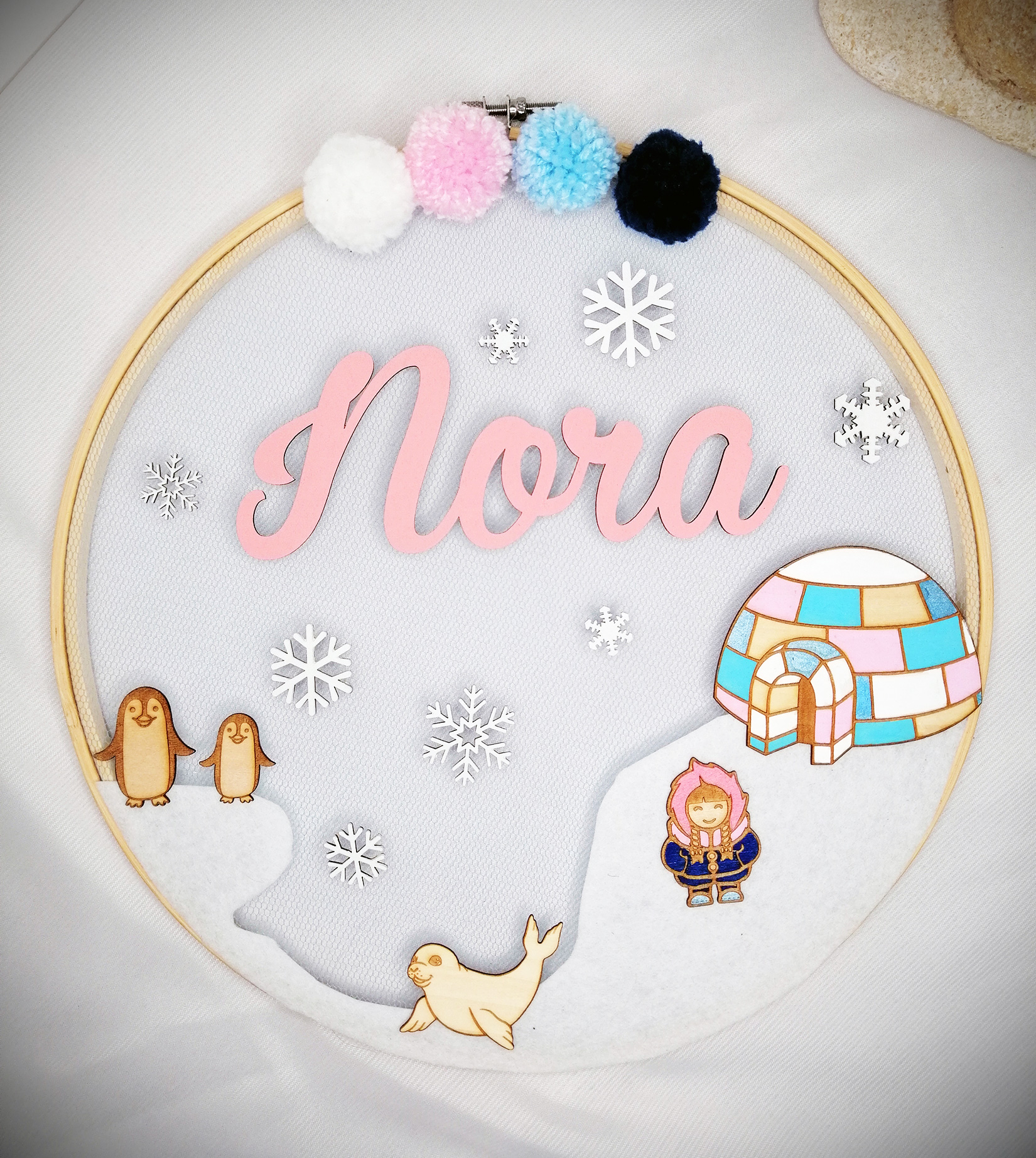 Prénom en bois sur couronne banquise