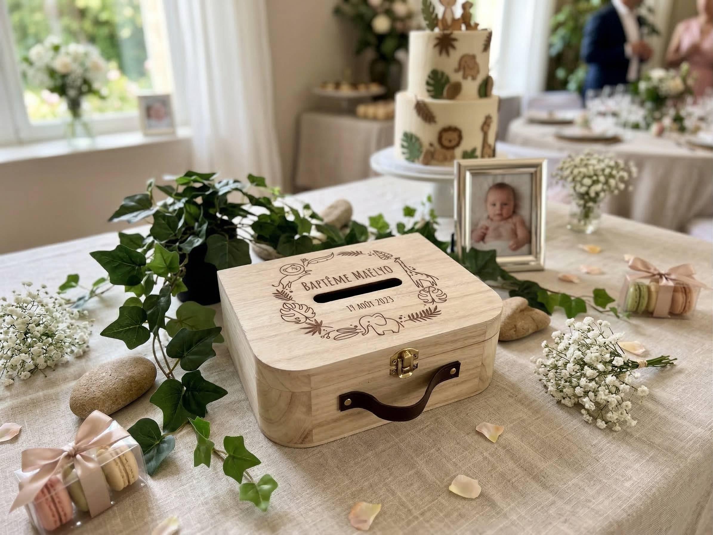 Urne en bois personnalisée pour baptême