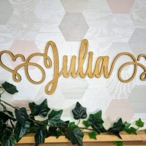 Prénom bois avec coeur Julia en chêne clair